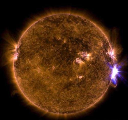 在我们的银河系中,大约有1000亿颗恒星,其中最亮的恒星只有太阳这样大