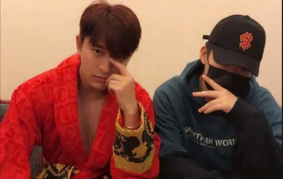 从人人同情到“声名狼藉”，贾乃亮走到今天这一步，怨不得李小璐