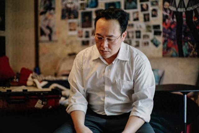 从爆红到“打回原形”，张颂文只用了半年，终是步了张小斐的后尘