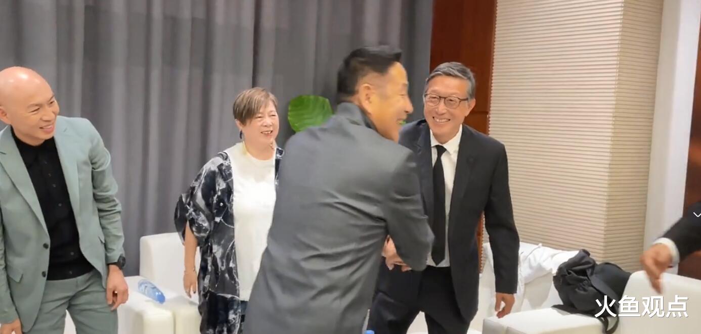 陈道明|华表奖这一日,后台的陈道明将“看人下菜碟”的功利发挥到极致