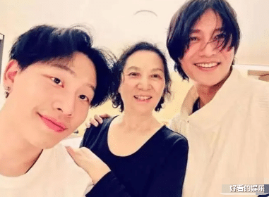 陈坤|陈坤一家同游五台山，两人黝黑五官越发相似，孩子长相像父亲