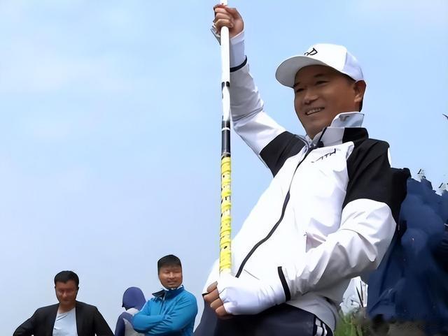 李大毛|因“盘老板”而出圈的邓刚,进入低迷期,泰国之旅能否再续辉煌?