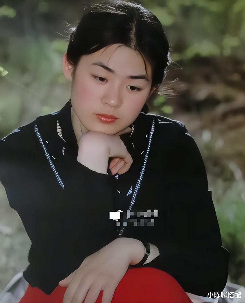 73岁王馥荔与60岁丛珊同框，一个老来俏，一个长相馒化老态明显