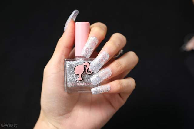 为什么有的女生那么爱干净，每天都打扫卫生常年做美甲很会打扮？