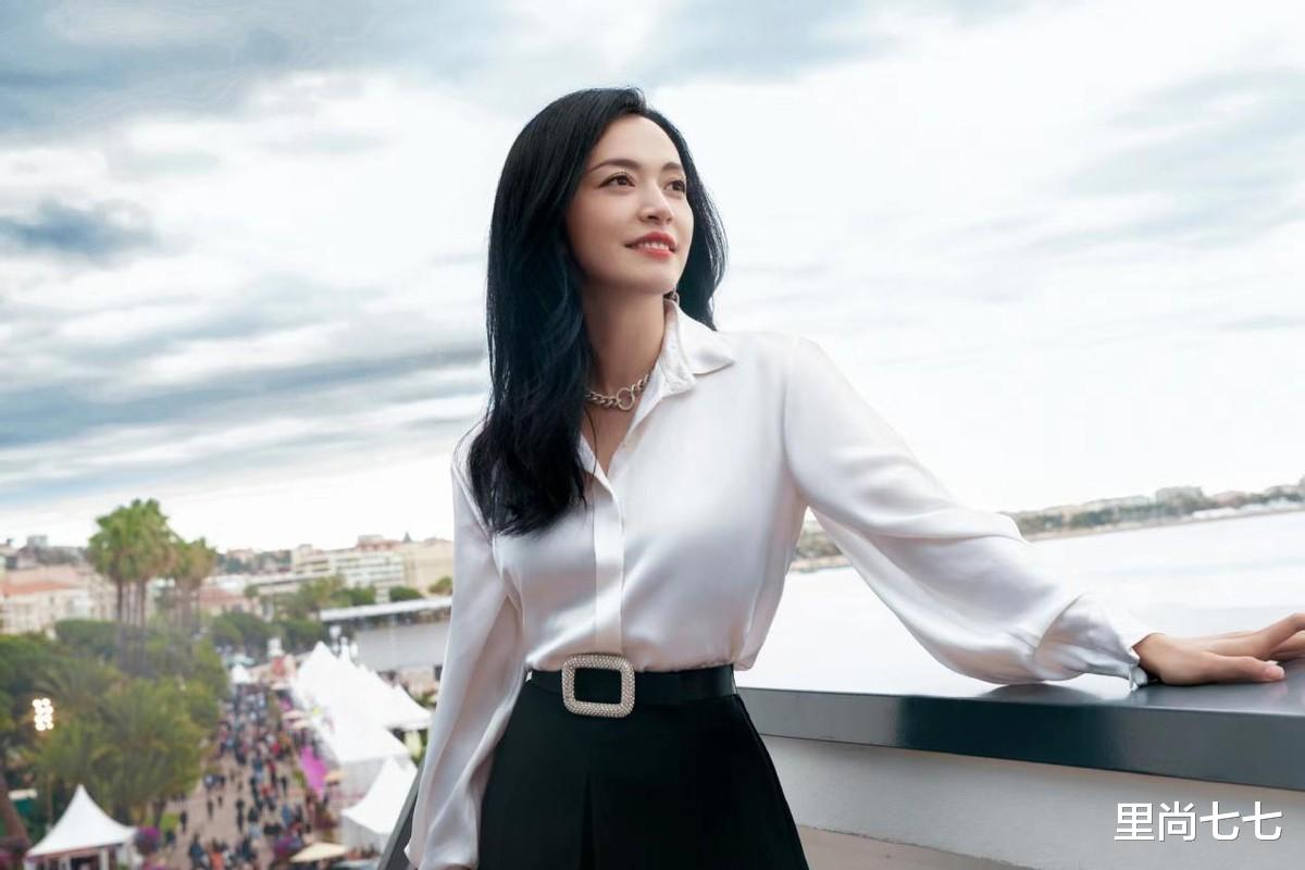 戛纳|姚晨携丈夫赴戛纳，难得简洁有了国际范，丈夫似保镖太不般配