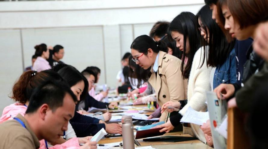 应届生|难道是“走过场”？应届生被国企毁约，学生有苦难言