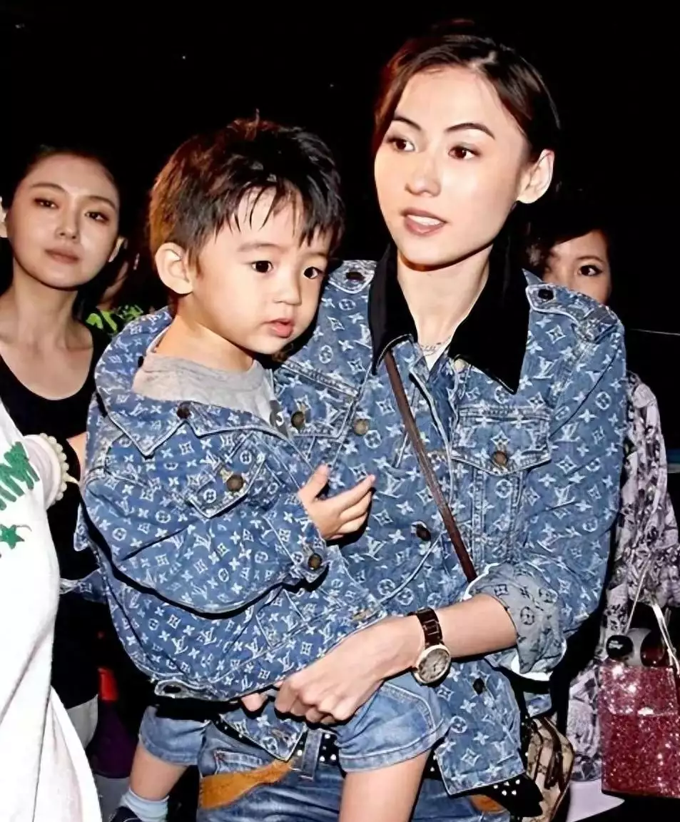 王菲约会小鲜肉被拍,已与谢霆锋分手!谢霆锋:张柏芝比她好