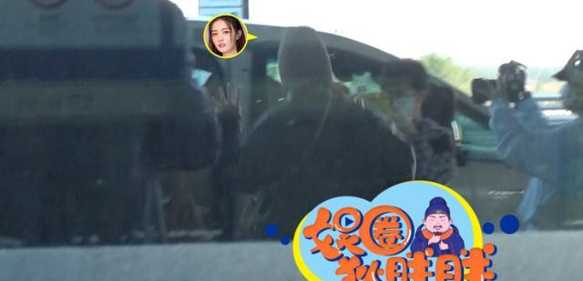 |徐璐陈都灵合体直播太尬遭吐槽徐璐现身机场闺蜜接机