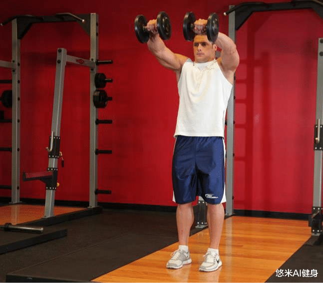 三角肌前束怎么练厚？只需做好3个器械动作，帮你打造饱满球形肩