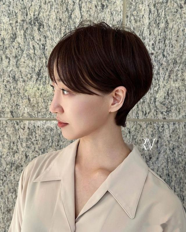 2024发型别乱剪,可以试试这四种,蓬松时尚很立体