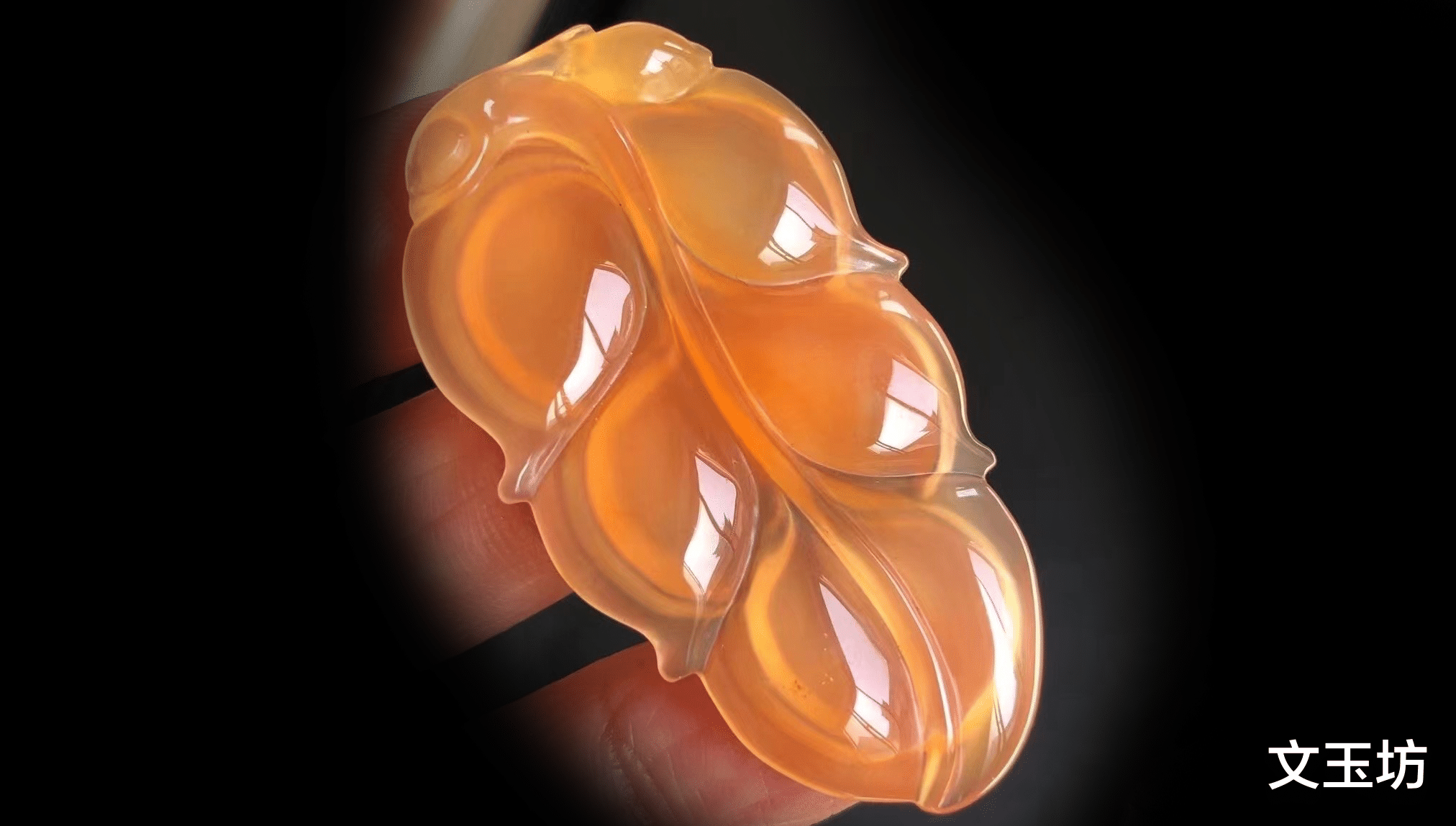 黄龙玉|黄龙玉和翡翠有什么区别?多个角度对两者进行比较