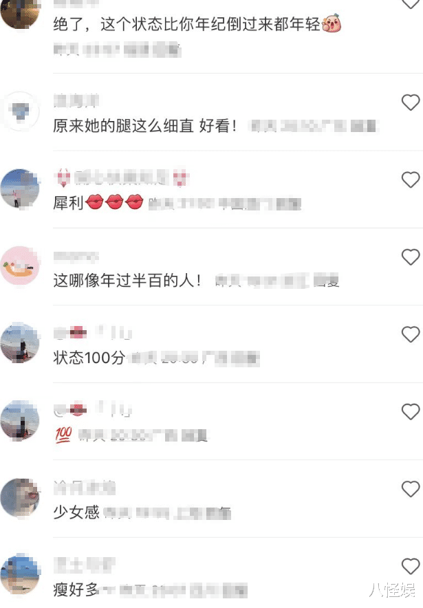 53岁宣萱看展，穿几十元T恤超朴素，真人获赞比年纪倒过来还年轻