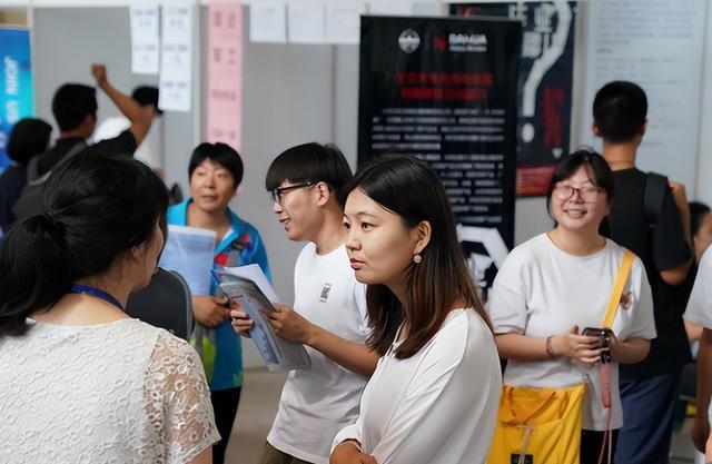 hr|“想双休，呵呵，你有北京四合院吗”？HR讽刺毕业生，职场的悲哀