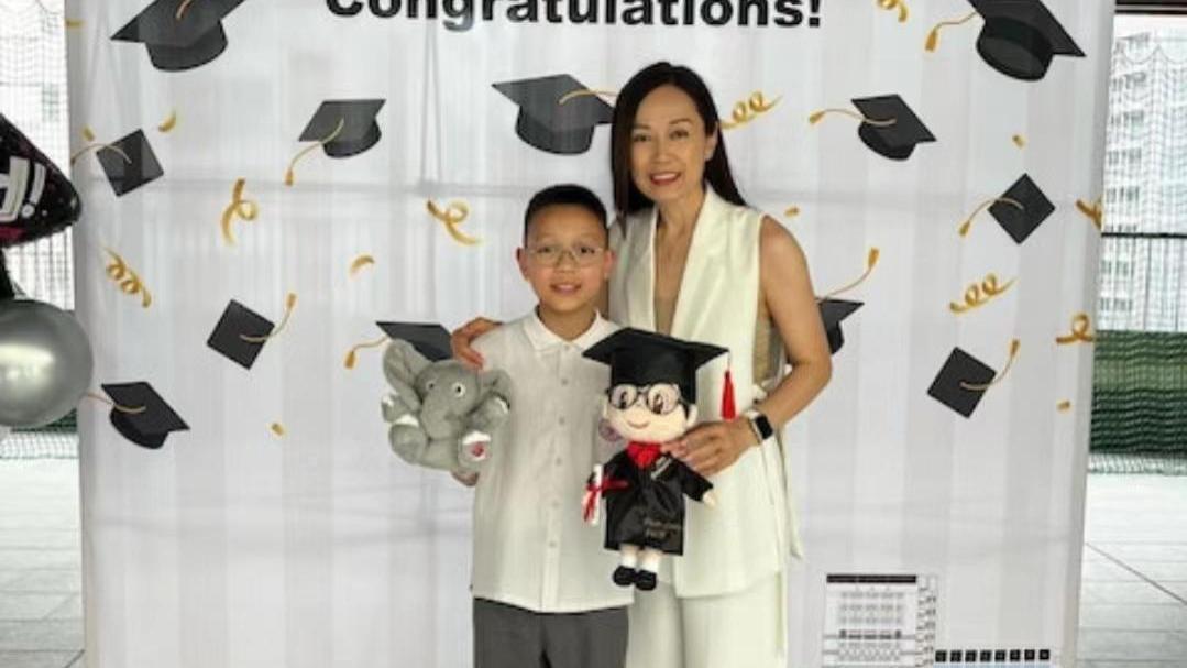 不容易！TVB女星母兼父职供儿子读名牌学校，未婚生子生父仍成谜