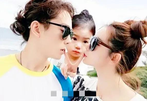 戚薇|戚薇趁女儿睡觉和老公厕所约会,当妈的真难!