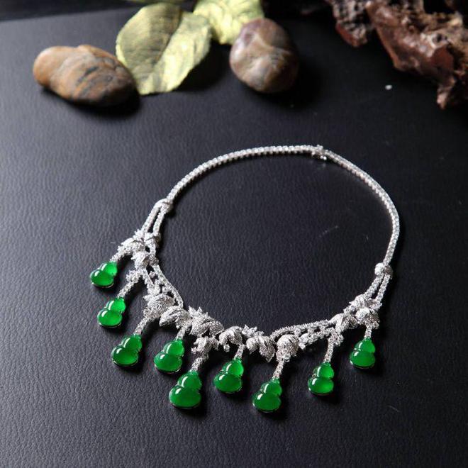 奇石|你的脸型适合哪种翡翠耳饰和翡翠项链?