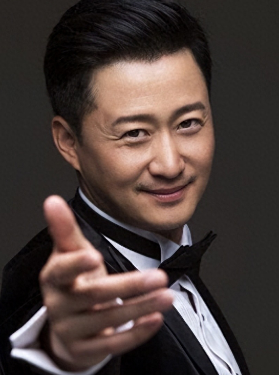 我们被骗了49年！原来他就是吴京的父亲，难怪吴京能大红大紫