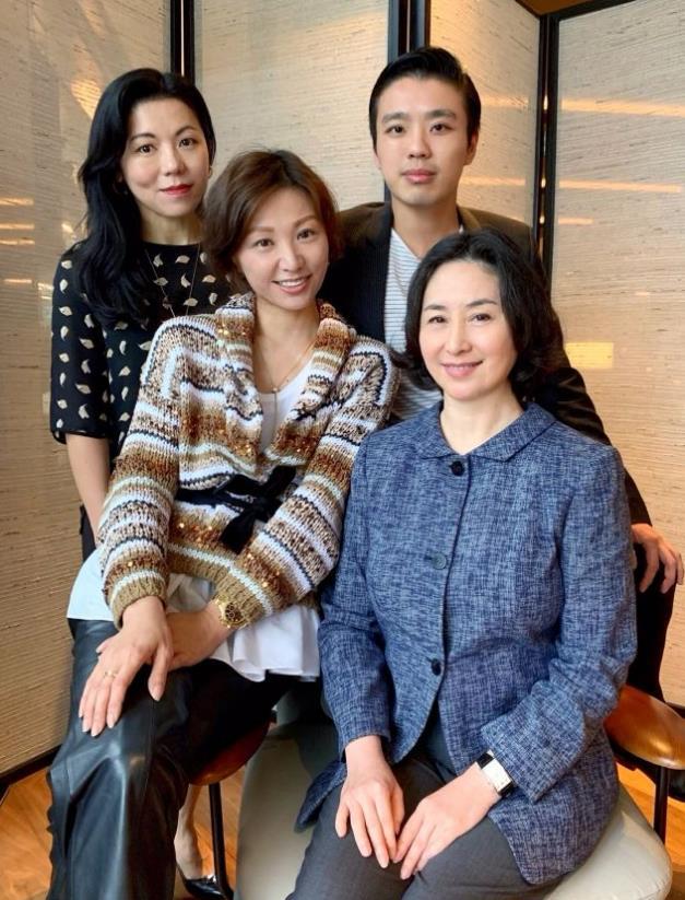 何超琼|当年何鸿燊葬礼上,何超琼特意放一张照片,意在露出半边脸的男人