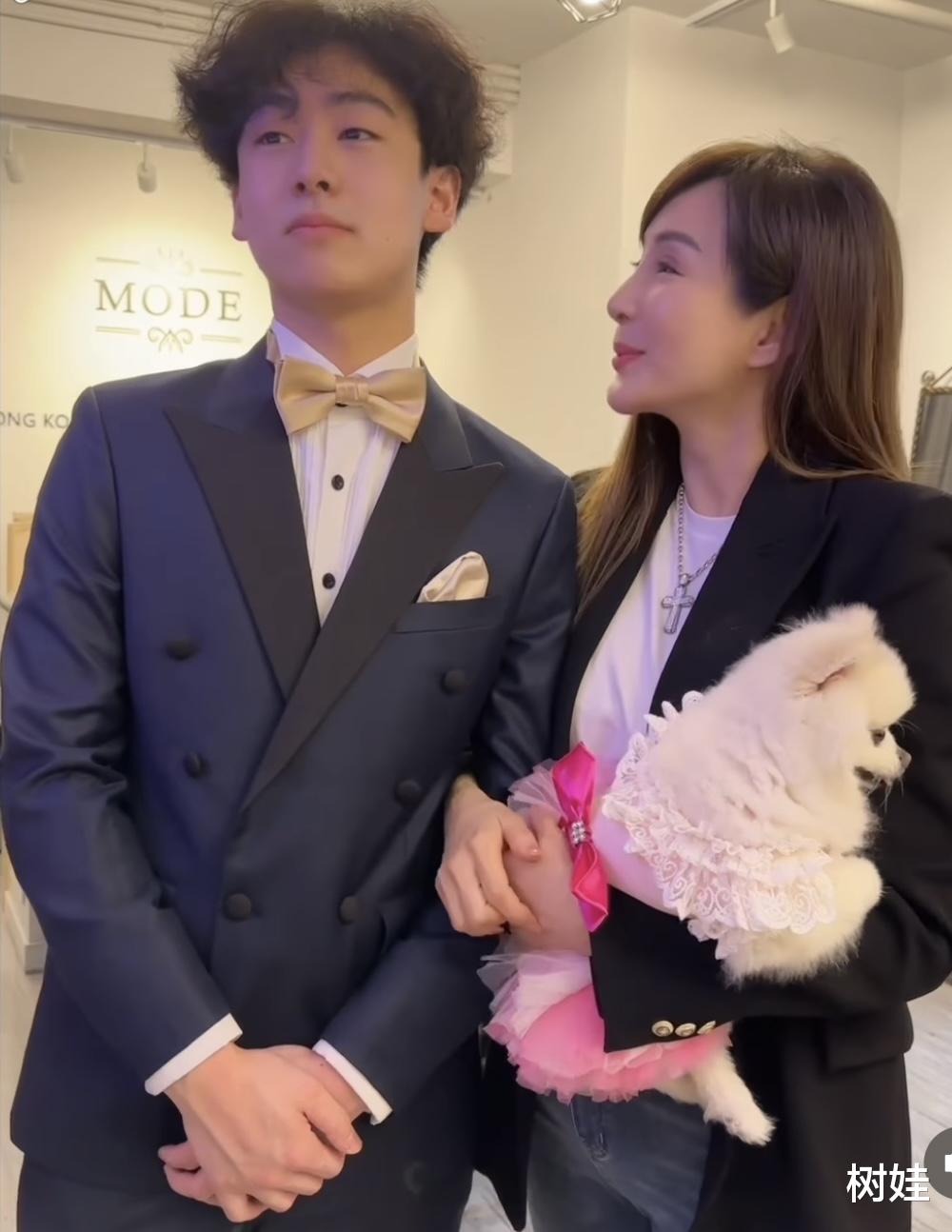 罗霖|罗霖陪儿子定制晚礼服,17岁小儿子已高过母亲,比俩哥哥帅气斯文