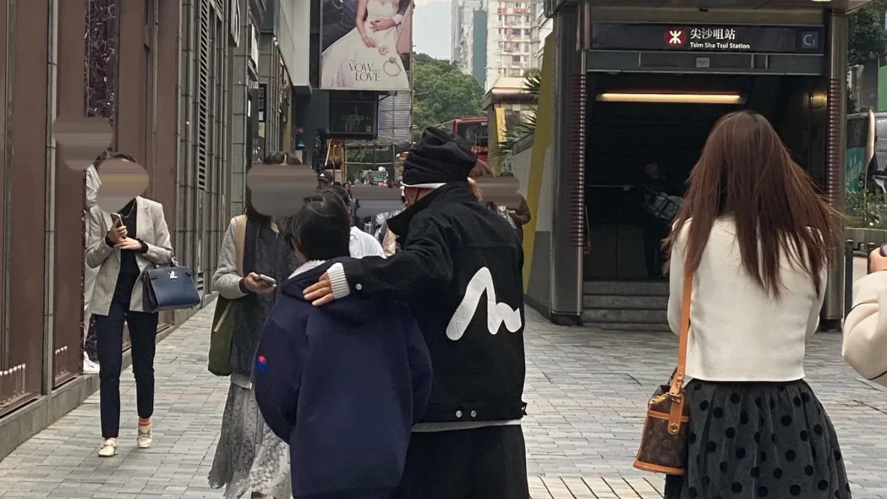 李泽楷|王宝强现身香港探望儿子，王子豪一年学费19万，冯清随行保持距离