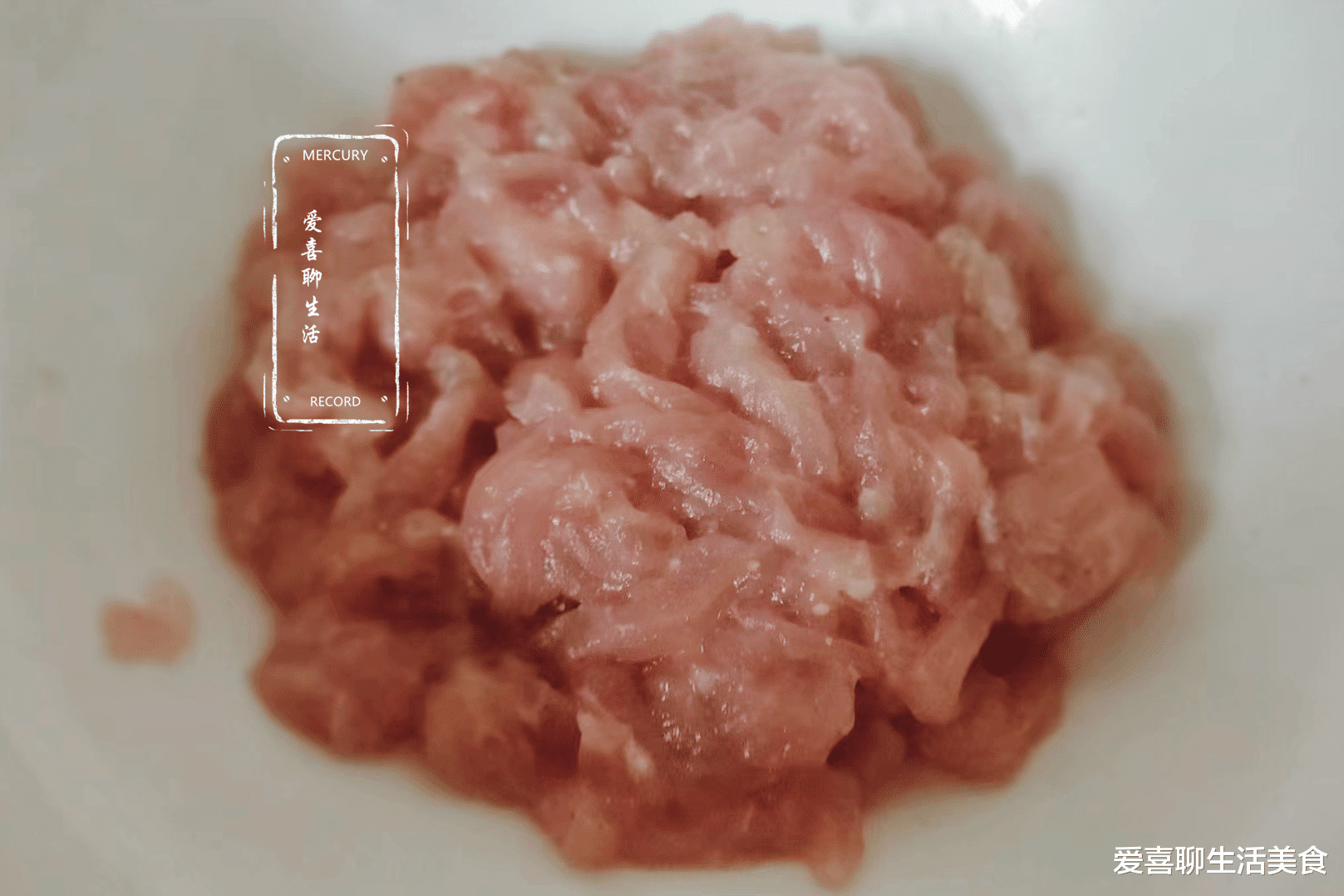 |深秋,吃芹菜菠菜也要吃这菜,清香柔嫩,搭配它们一起炒,好吃极了!