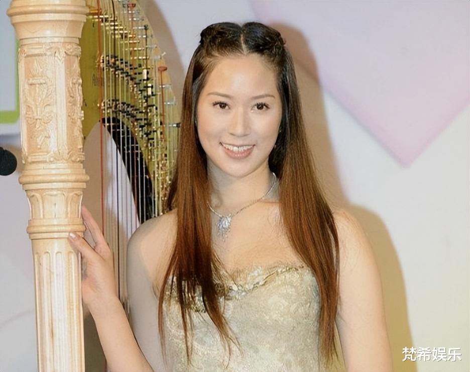 香港贵妇聚会,李嘉欣不能站“C位”,徐子淇却春风得意!