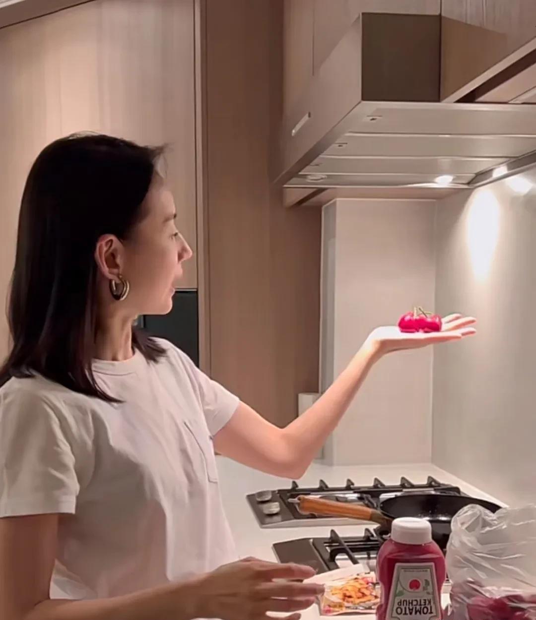 |董洁晒樱桃肉,50万人围观,评论区爆了