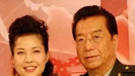 李天一非亲生？金铁霖死一年与梦鸽关系遭曝，李双江气的在医院！