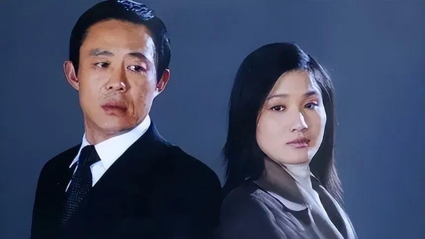 离婚后，只字不提前夫侯勇，和女儿相依为命，如今状态似少女