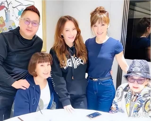 李玟扶灵名单共8人，丈夫一家三口缺席，最大的70岁还是位巨星