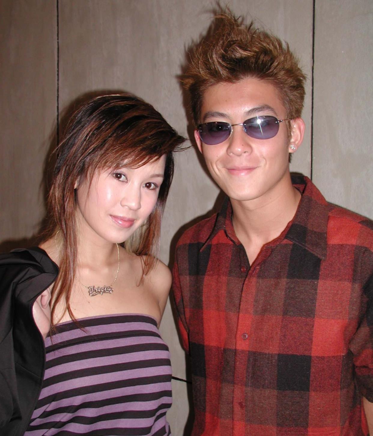 陈冠希二姐公开新恋情，小鸟依人发合照很甜蜜，男方两鬓全白很慈祥