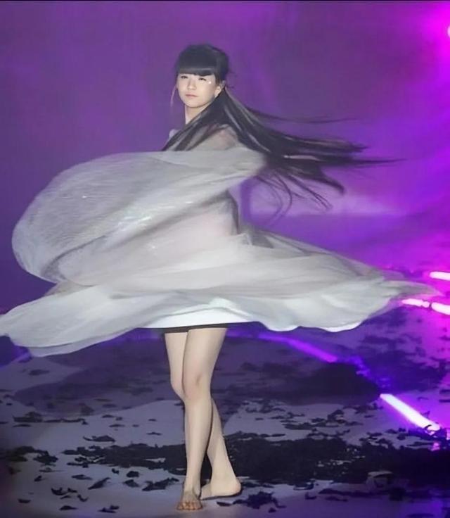 杨丽萍|小彩旗变成小太妹,失望的杨丽萍重新培养小白兔为接班人