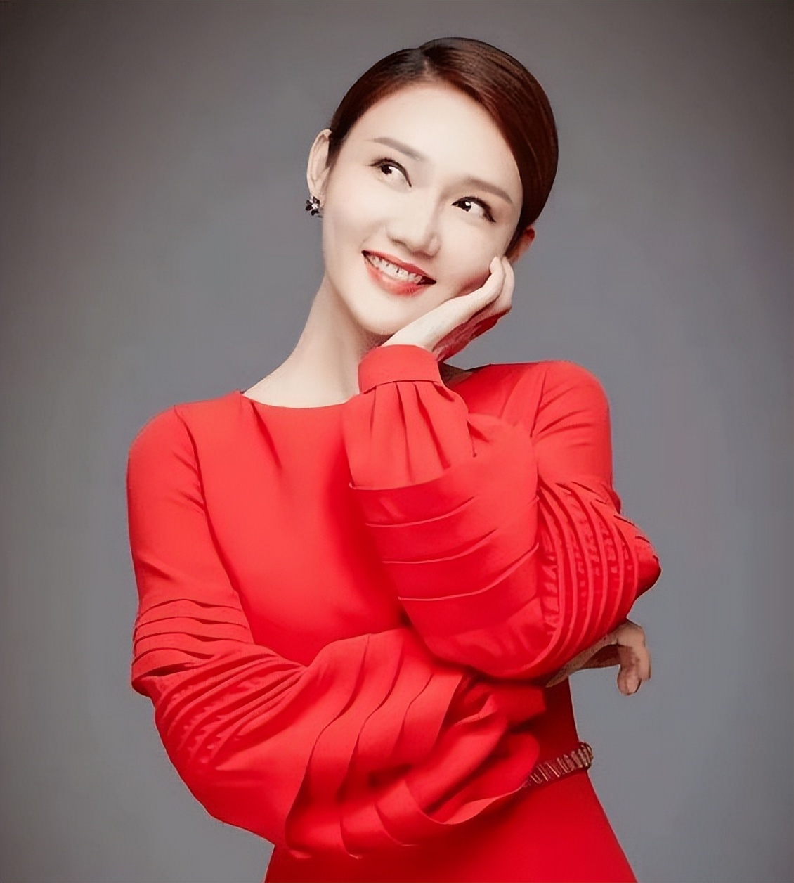 龙洋|“小董卿”龙洋:从地方台到央视无法替代的女主持人,她凭什么?