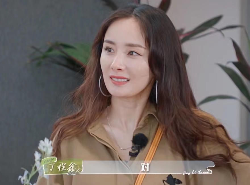 顶流被抢风头的《花少5》，真不怪热巴差，只怪“东北妞”太搞笑