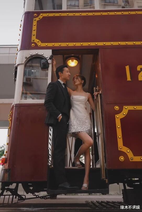 吴千语新年告白丈夫!和施伯雄过上流社会生活,笑出3层皱纹!