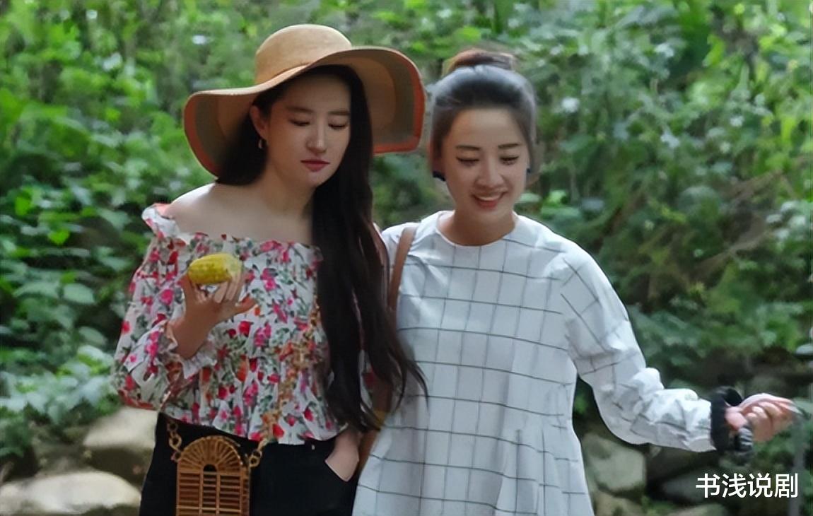 刘亦菲出发巴黎NBA,穿抹胸短裙不怕冷,瘦身成功,韵味不减!