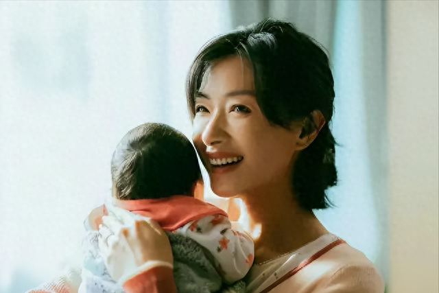 当红明星被“潜规则”7次,事业巅峰期意外生子,生父是谁仍是迷