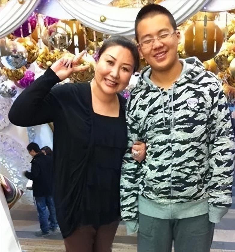 郭麒麟成名后,给日本母亲打电话:妈,您回来吧,儿子现在养您了