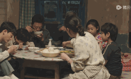 吃饭做作别硬演！《父辈的荣耀》刘琳一出手，带来教科书式干饭