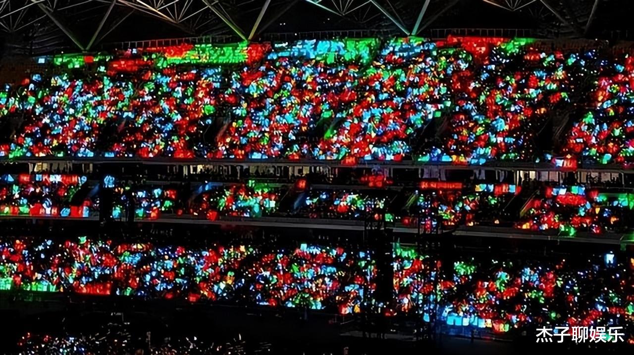 没见过这么水的演唱会！敷衍唱功、灯牌辣眼、遍地垃圾、各怀心思