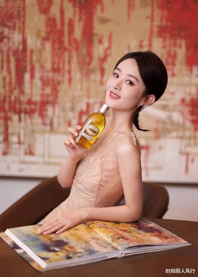 赵丽颖|赵丽颖五月行程曝光成劳模!直播都穿最新款高定排面超大,太牛了