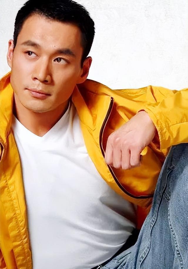 "武松"丁海峰:娶大2岁幼师相爱30年,儿女双全,陪伴妻子抗癌 - 国际