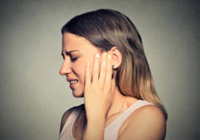 亲热时，有4个部位是禁吻区，为了男女双方的健康，不要轻易触碰