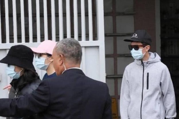 57岁李泽楷:终究还是把 “女主人”的位置,送给了梁洛施