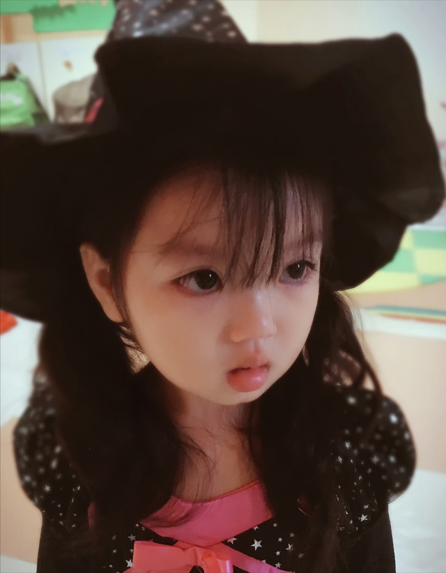 童星阿拉蕾：4岁出道年收入百万，自称要赚钱养弟弟，现状如何？