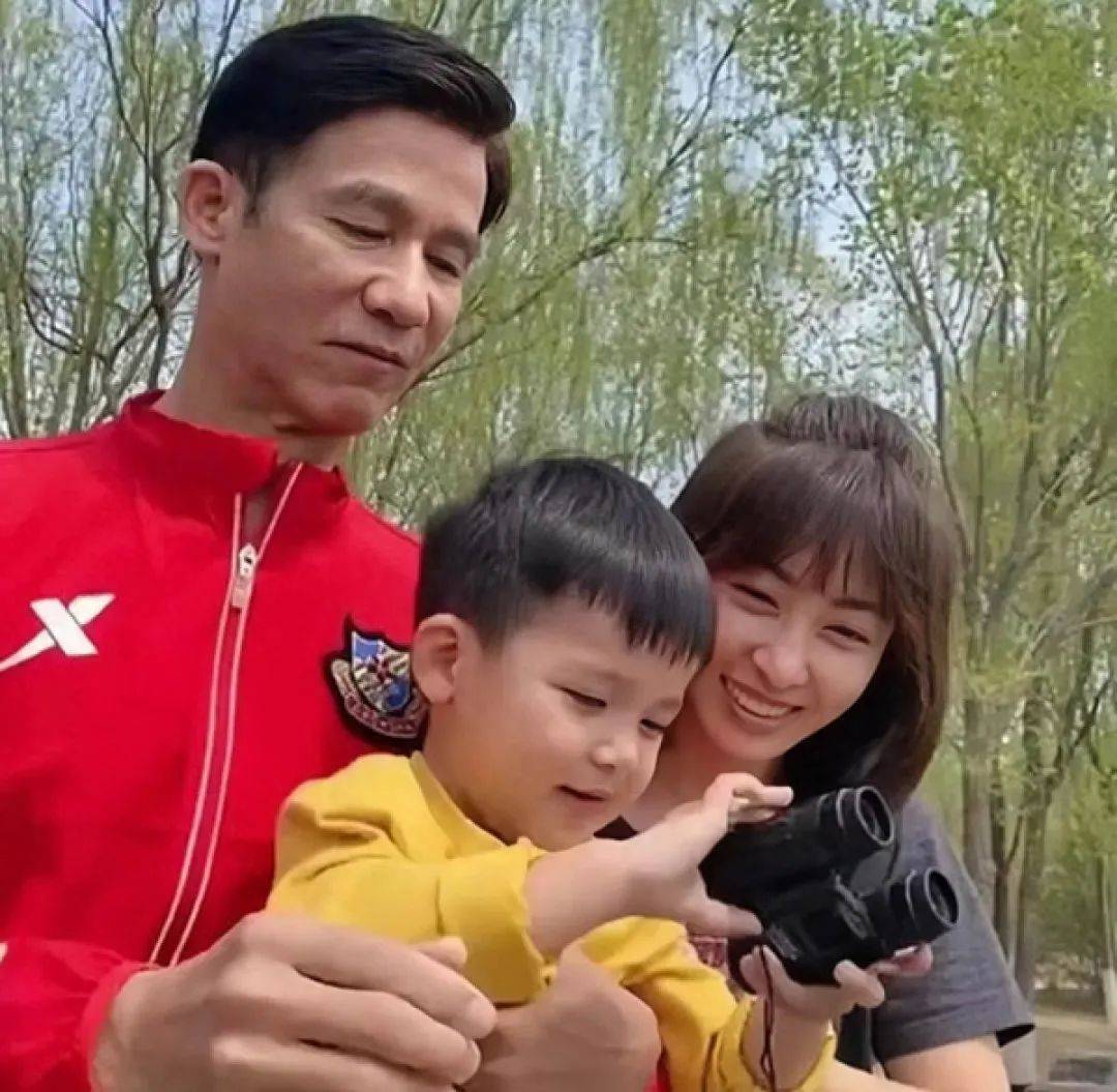 63岁TVB老戏骨内地拍剧变主角，与小23岁回族美女婚姻羡煞旁人