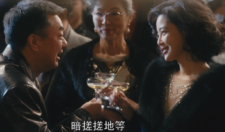 这一次轮到王家卫“翻车”了,胡歌老婆一出场观众直呼内娱没人了