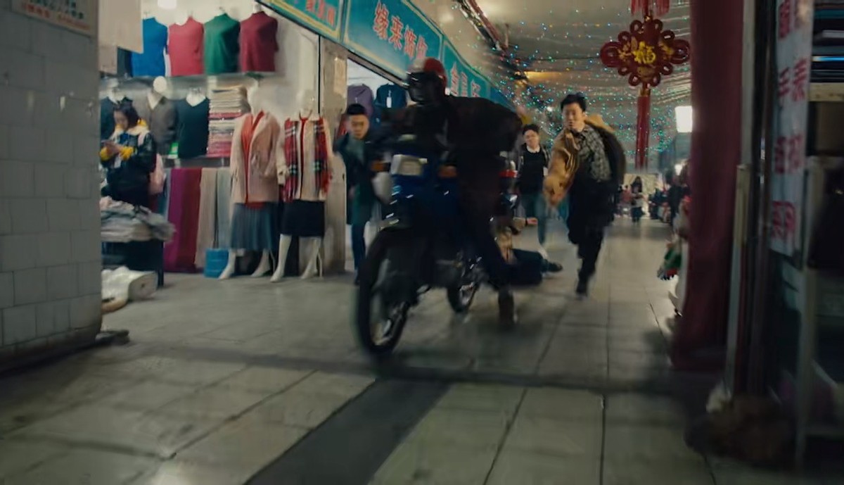 本以为是烂片,上线就夺飙升榜冠军,嘎子谢孟伟把警匪片拍成了爆款