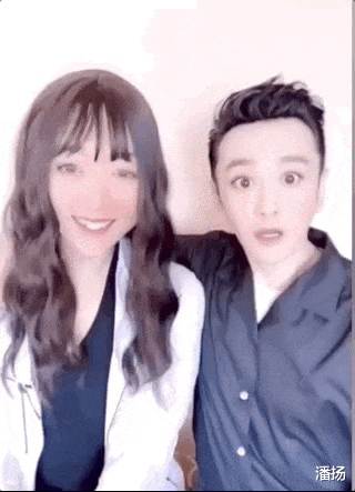 吴京|又一明星难逃美颜滤镜，吴京和路人合影，模样大变被调侃像撕漫男