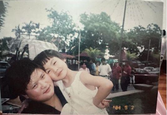 韩安冉婚礼生图翻车,身材臃肿面部“馒化”,近照撞脸女星邵音音